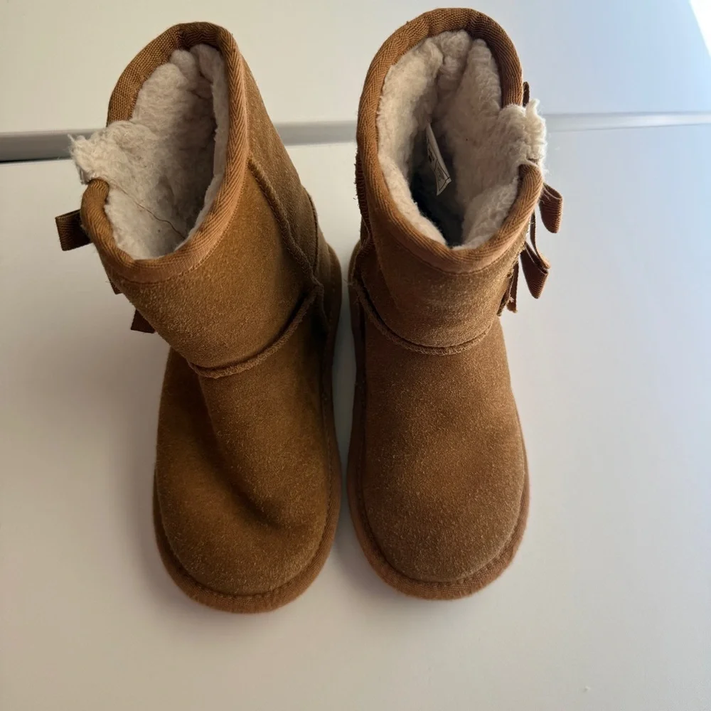 Kookaburra by Ugg Boots kids sz .10